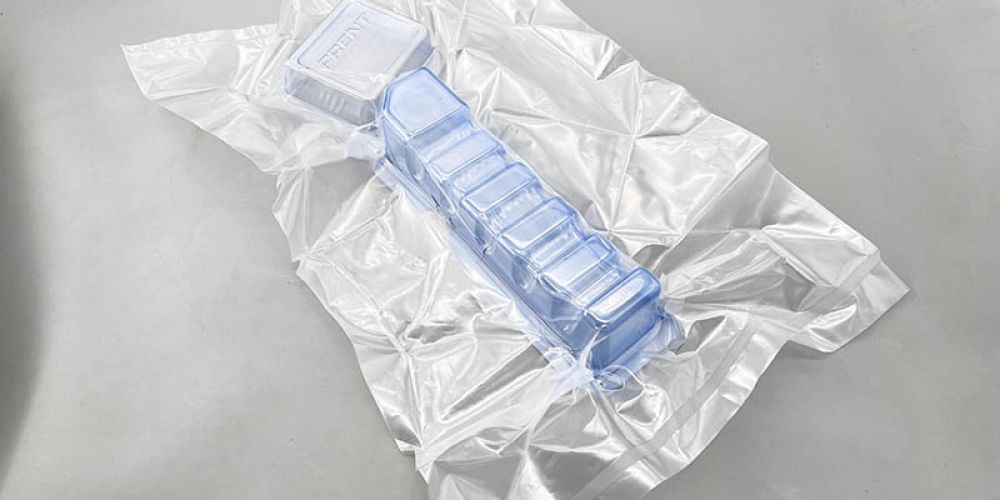 How does vacuum technology affect the sealing performance of aluminum foil packaging?