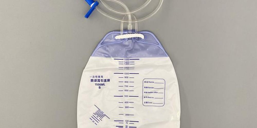 What are the effects of the material of the drainage bag on welding?