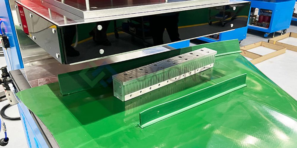 What are the health and safety requirements of industrial belts in special industries such as food and medicine?