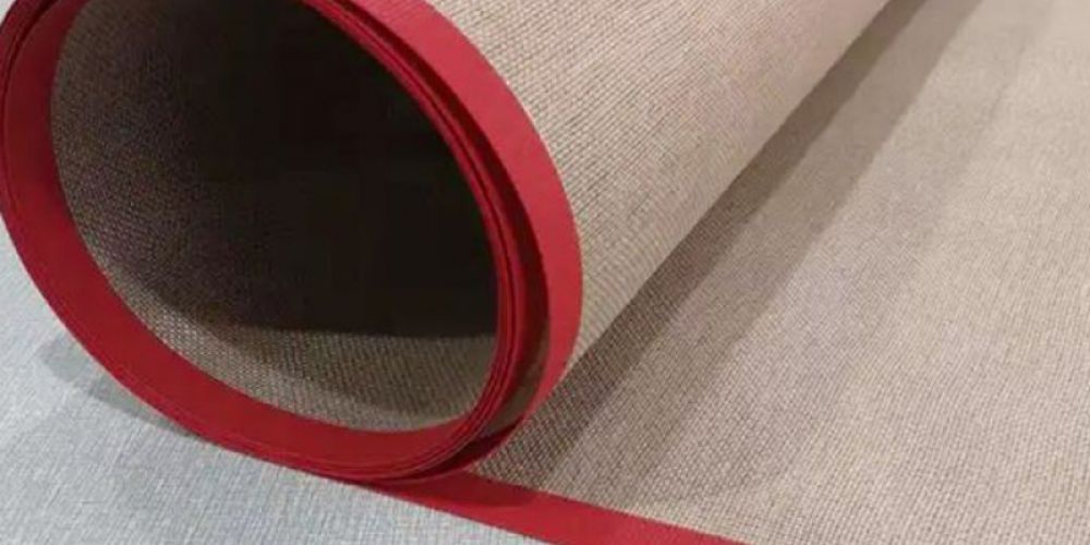 In which applications are Teflon conveyor belts suitable?