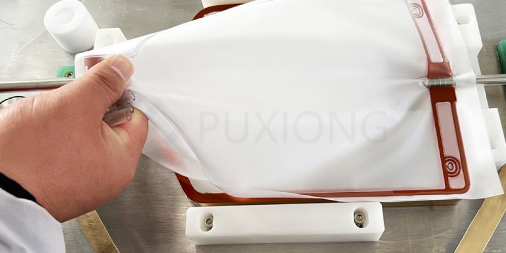 Lightweight design of blood bags: How to reduce transportation energy consumption and carbon emissions
